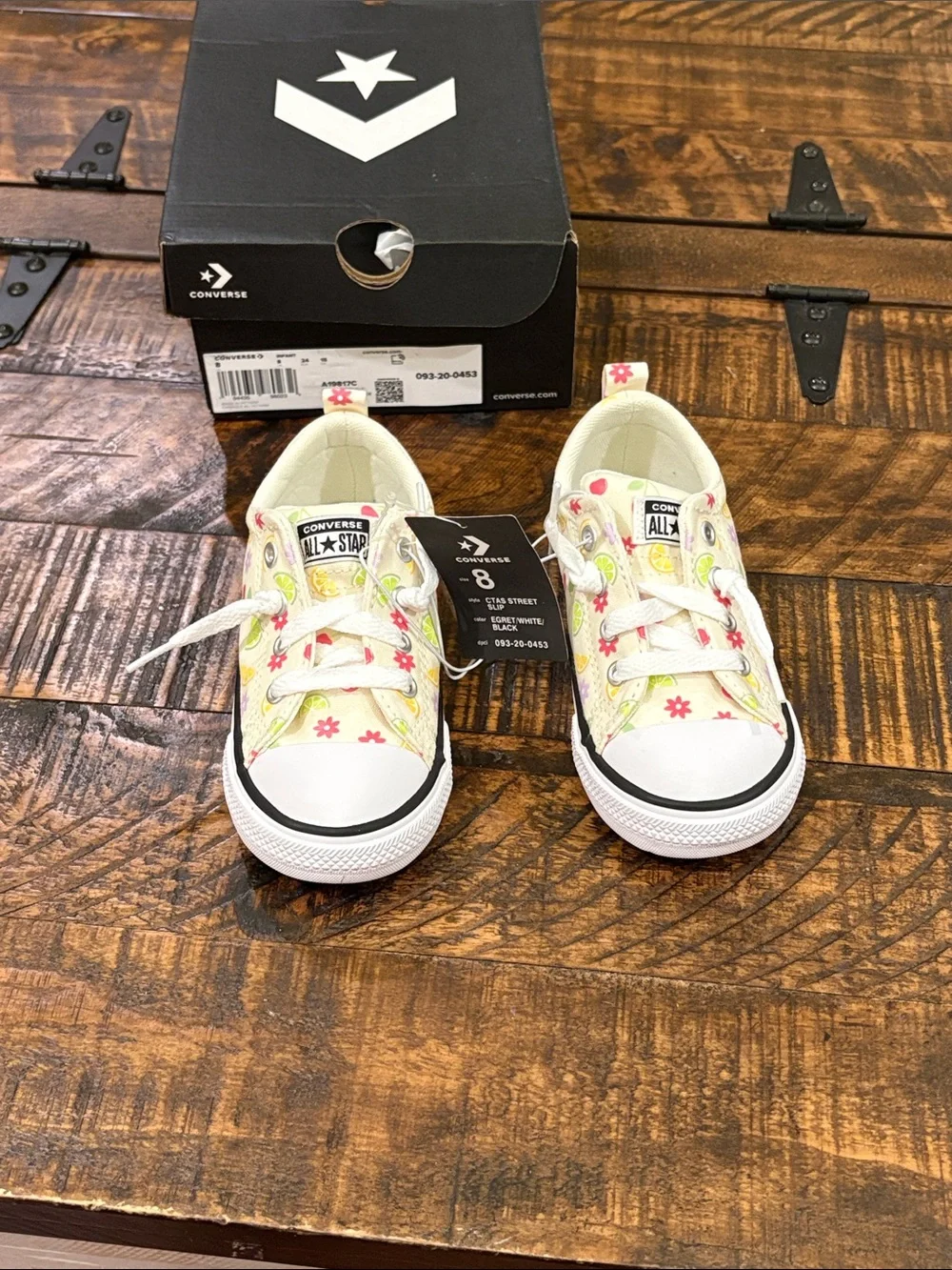 Converse cute cream
